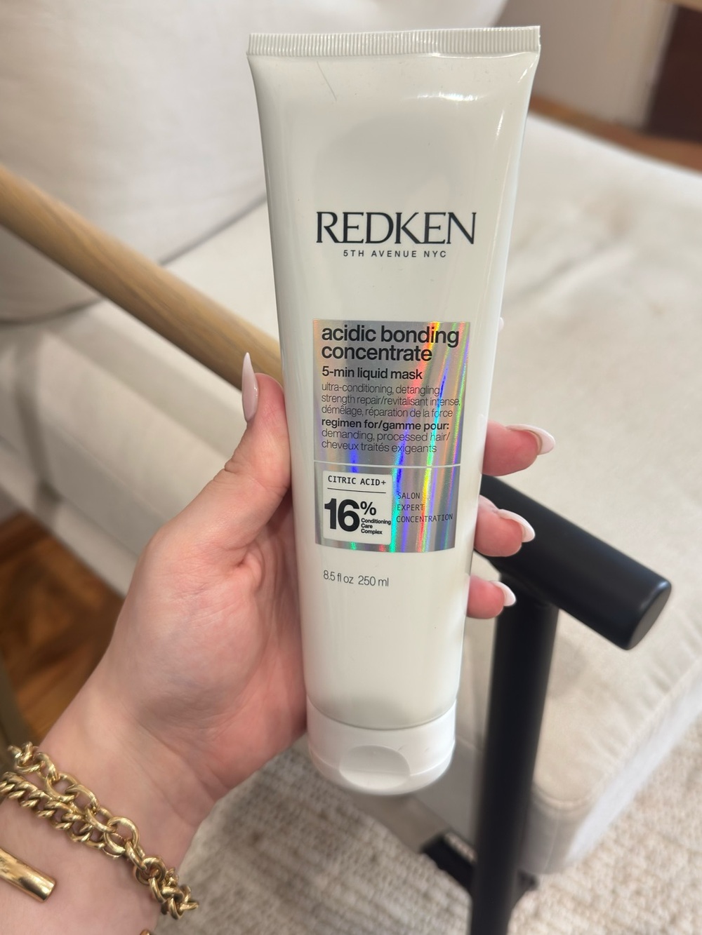Redken Acidic Bonding Concentrate 5-Min Liquid Mask — White